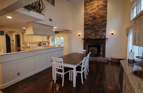 Greendell House | Modern Farmhouse w/Private Pool, Tennis Court, Gym, Fast WIFI, 1hr from NYC