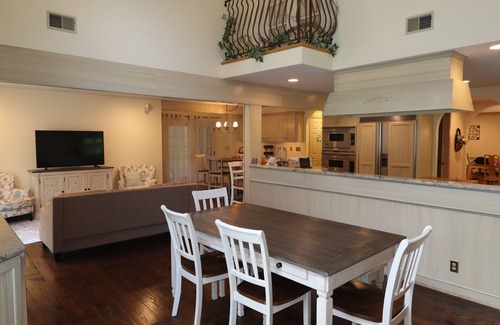 Greendell House | Modern Farmhouse w/Private Pool, Tennis Court, Gym, Fast WIFI, 1hr from NYC