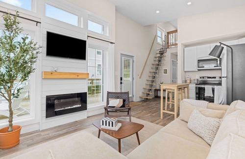 Daniels Hill House | Modern, Fast Wifi, Great Views near Downtown!