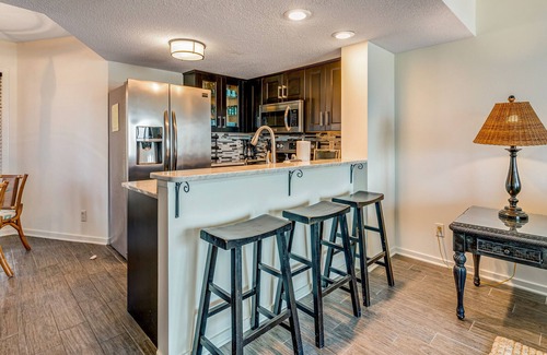 Isle of Palms Villa | Modern first-floor villa w/unbeatable, expansive ocean views & shared pool!