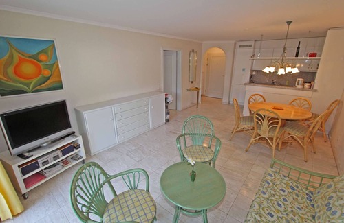 Minusio Apartment | Modern first floor apartment in a well-kept apartment building in a quiet location
