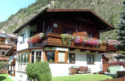 Unterlaengenfeld Apartment | Modern flat in Längenfeld near ski area