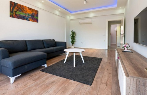 Kemer Apartment | Modern Flat near Public Transportation in Kemer