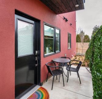 Hosford-Abernethy House | Modern Flat Perfect Location 2BR - Sleeps 4