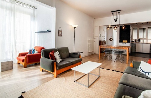 Kadikoy Apartment | Modern Flat with Central Location in Kadikoy