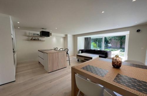 Ostend House | Modern Flat With Garden