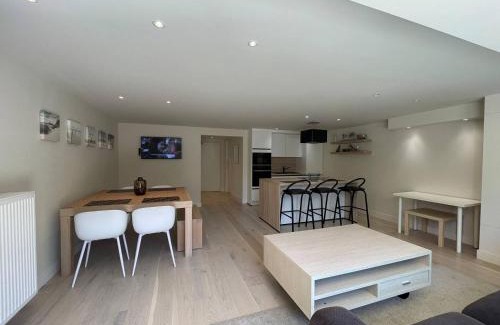Ostend House | Modern Flat With Garden