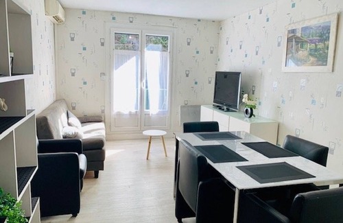 Amelie-les-Bains-Palalda Apartment | Modern 2-Bedroom Apartment with Balcony, WiFi, A/C, Garage - Amélie-les-Bains
