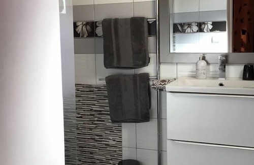 Saint-Laurent-d'Aigouze House | Modern villa with sauna in Gassin