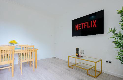 Luton House | Modern Freshly Refurbed Home Luton