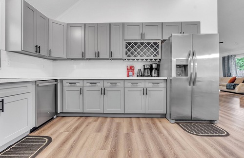 Southwind House | Modern, Freshly Updated 5- Bedroom Brick Home just Minutes from the airport.