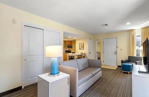 Sharonville Apartment | Modern Furnished Studio | Flexible Stays
