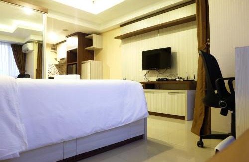Jatinegara Apartment | Modern Furnished Studio Apartment H Residence near MT Haryono By Travelio