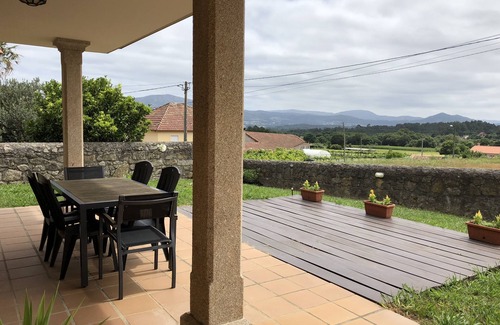 Tomino House | Modern Galician-style house with stunning views of vineyards and Portugal