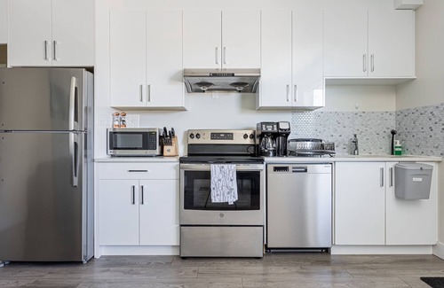 Maple Ridge Apartment | Modern Gateway Family-sized Suite in Thornhill-Maple Ridge - BC