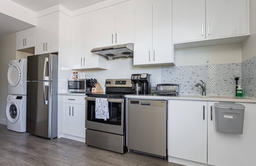 Maple Ridge Apartment | Modern Gateway Family-sized Suite in Thornhill-Maple Ridge - BC