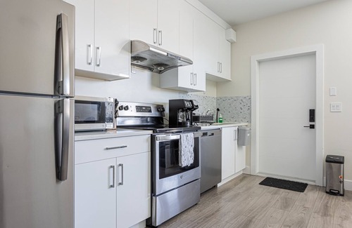 Maple Ridge Apartment | Modern Gateway Family-sized Suite in Thornhill-Maple Ridge - BC