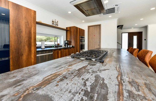 Bubali House | Modern Gem: Villa Biba Dushi's 5BR by Eagle Beach