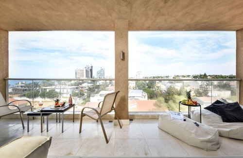 Herzliya Pituach Apartment | Modern Gem with Stunning Balcony