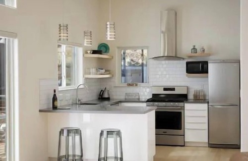Middletown Apartment | Modern Guest House in the Vineyard