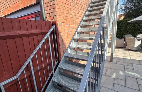 Bishops Cannings Apartment | Modern Guest House in Devizes Quiet and Pleasant Location