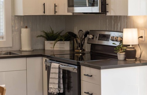 Washougal House | Modern Guest House Near Downtown!
