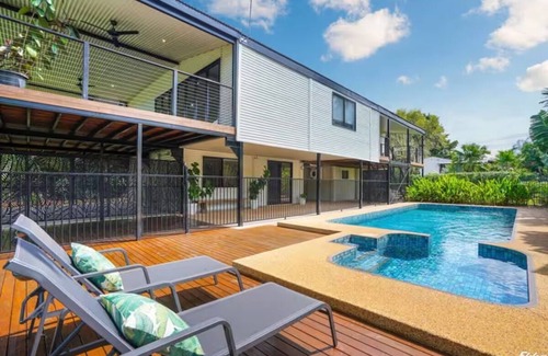 Eaton House | Modern Guesthouse in Ludmilla