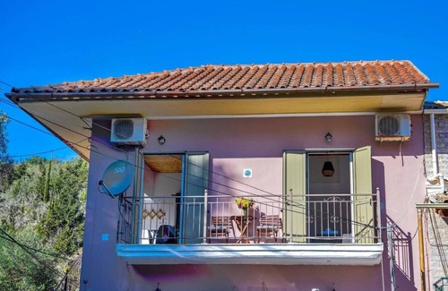 Koutsi Apartment | Modern Haven in Historic Loggos