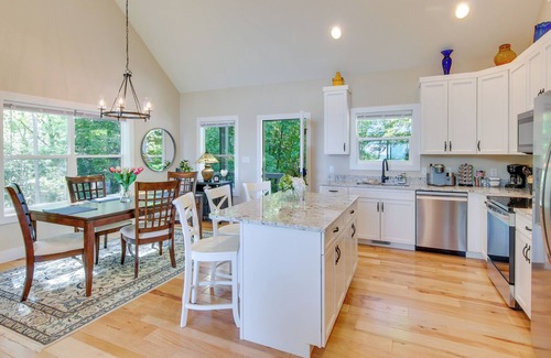 Hendersonville House | Modern Hendersonville Home: Deck & Mountain Views!