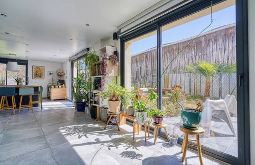 Le Mesnil-Saint-Denis House | Modern house with large private garden. Ideal location for the Olympic Games !