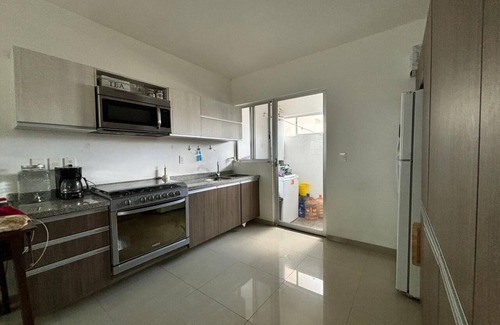 Queretaro House | Modern house 7 min from Queretaro's Historic Center, Security and Privacy.