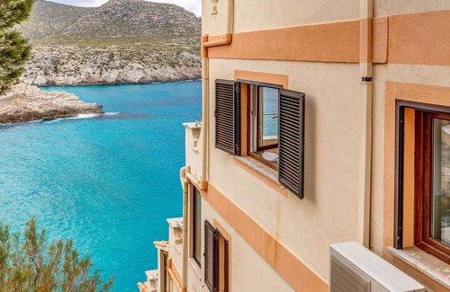 Cala Carbo Apartment | Modern Holiday Apartment with Sea View, Pool, Balconies, Air Conditioning and Wi-Fi