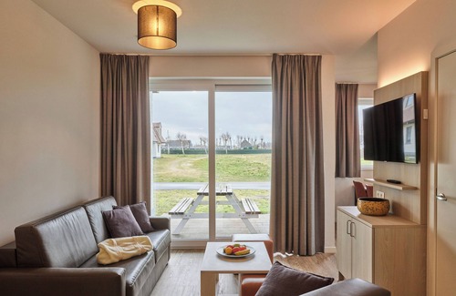 Jabbeke Apartment | Modern holiday apt., 15 min from Bruges & Ostend