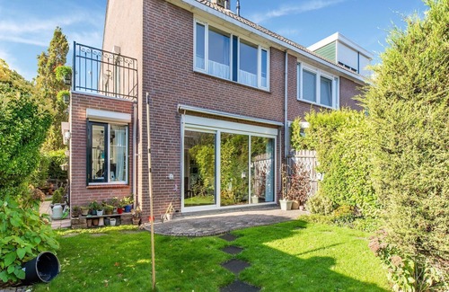 Monnickendam House | Modern Holiday Home in Monnickendam with Roofed Terrace
