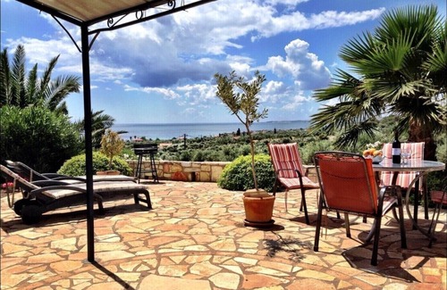 Aipeia Apartment | Modern holiday home, very quiet, surrounded by olive groves on a hill