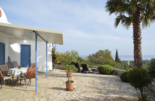 Aipeia Apartment | Modern holiday home, very quiet, surrounded by olive groves on a hill