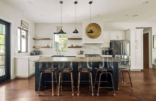 Chestnut House | Modern Home | Balcony Views | Mins to DT ATX & UT!
