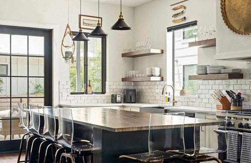 Chestnut House | Modern Home | Balcony Views | Mins to DT ATX & UT!