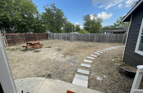 North San Antonio - SAT House | Modern Home in Central SA/10 min to Downtown! River Walk! The Alamo!