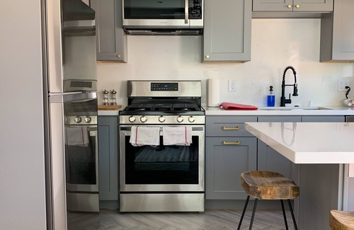 Mid City House | Modern Home in LA w/Rain Shower