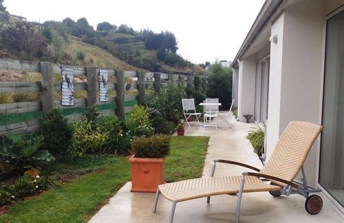 Tauranga House | Modern home near cafe, wetland walkway/cycleway