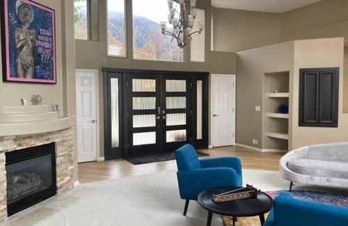 Sandy House | Modern home near world-class skiing