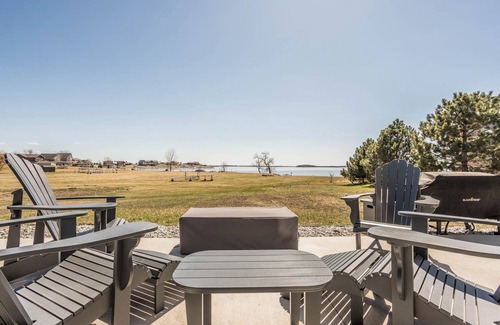 Arlington Cabin | Modern home on Lake Albert with hot tub