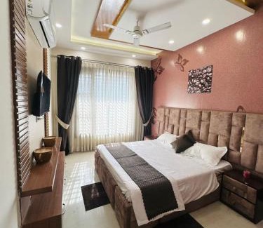 Zirakpur House | Modern home Shore stay by Cama villa