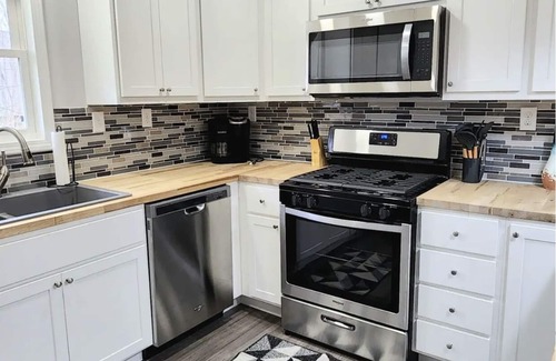 Valparaiso House | Modern Home, Sleeps 10, Near Downtown and VU, over 2000 sqft