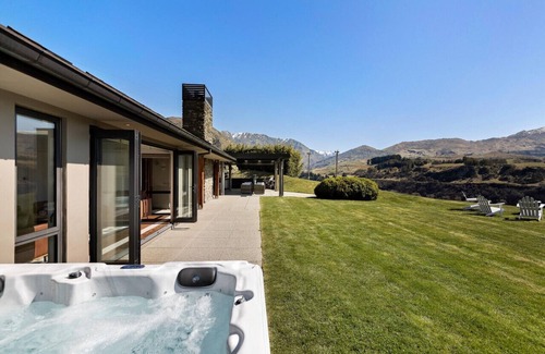 Lower Shotover House | Modern Home With Beautiful River Views