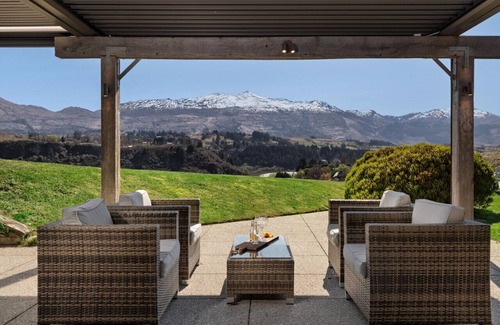 Lower Shotover House | Modern Home With Beautiful River Views