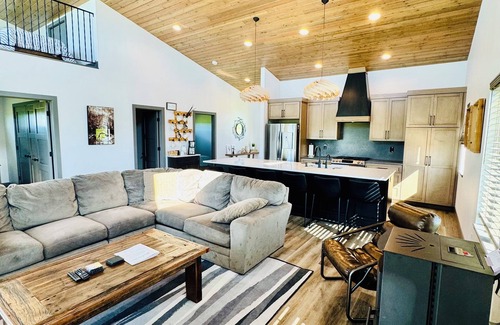 Big Horn County House | Modern Home with Private Big Horn River Access