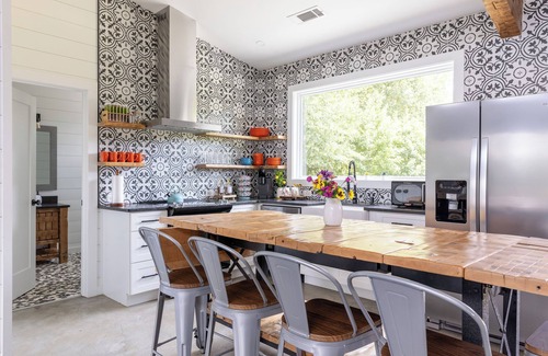 Cleveland Cabin | Modern home Yonah Views - King Beds + Wine Country Bliss
