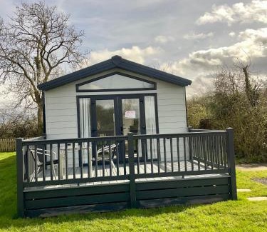 East Drayton Ski Chalet | Modern homely Chalet in Tuxford